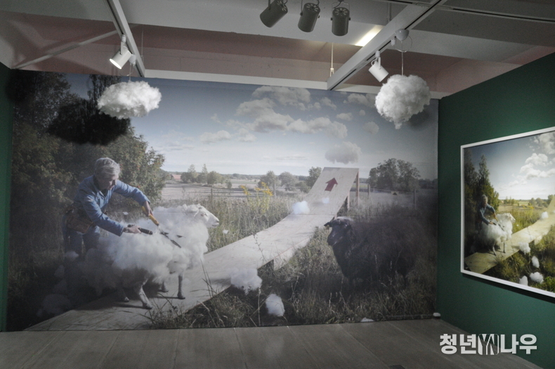 <strong><CUMULUS & THUNDER> 관련 포토존 (김윤지 기자)</strong>