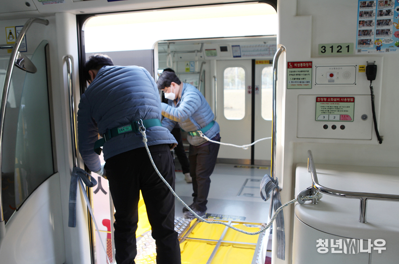 비상건넘판 설치 모습. (대구교통공사 제공)