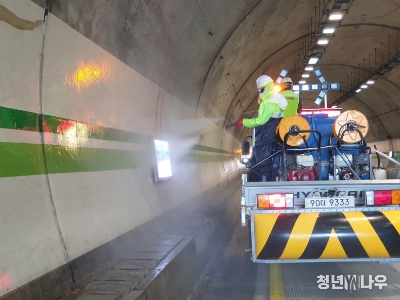 테크노폴리스로 터널 세척작업으로 부분 통제 (대구공공시설관리공단 제공)