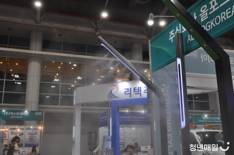 지난 17일 엑스코에서 열린 '대한민국 국제쿨산업전'에 전시된 ㈜올포그코리아의 쿨링포그 시스템 (사진 촬영: 청년매일 허창영 편집장)
