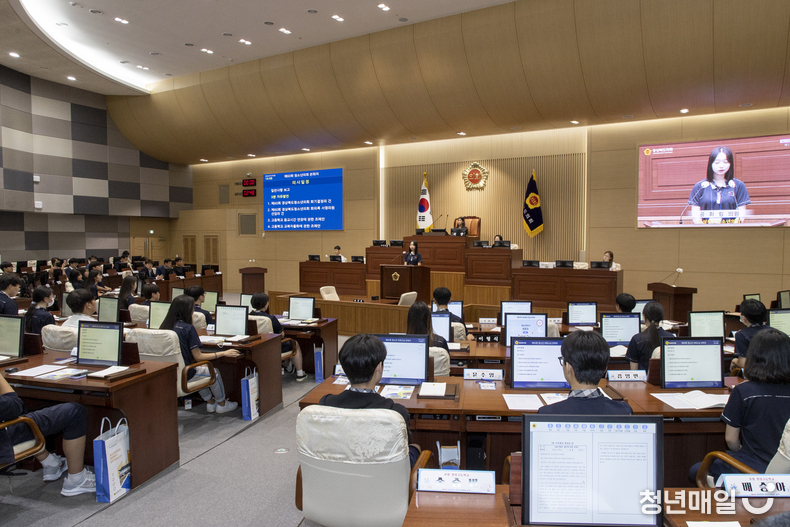경상북도의회는 지난 7일 포항 영일고등학교 학생을 대상으로 제60회 경상북도청소년의회 교실을 경상북도의회 본회의장에서 개최했다. (경상북도의회 제공)