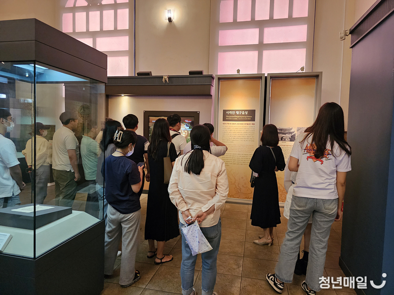 대구문화예술진흥원 박물관운영본부 소속 대구근대역사관은 올해 문화체육관광부 <박물관 길 위의 인문학> 공모사업에 선정돼, 지난 5월에서 11월 초순까지 ‘경상감영·대구읍성과 대구’를 주제로 역사문화강좌, 답사, 체험프로그램 등을 진행하고 성공적으로 마무리했다. (대구시청 제공)